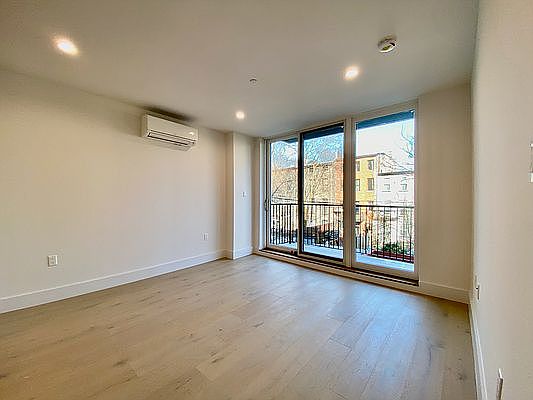 5th image of 107 Madison St #2B