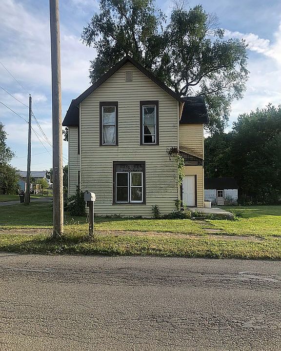 2nd image of 813 S Burlington Dr