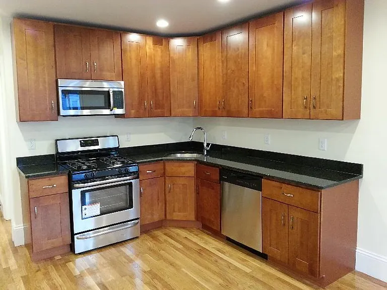 88 Linden St — Photo 20