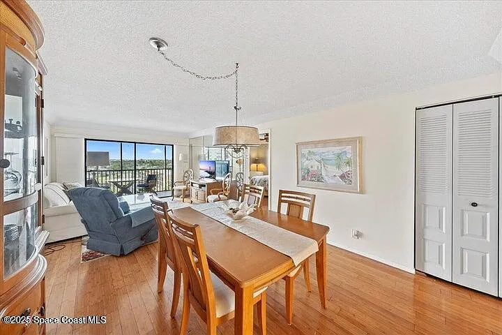 2 bed, 1.5 bath, 1055 sqft, $1,800 — Photo 4