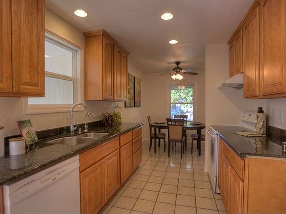 3rd image of 2125 Francis Ave