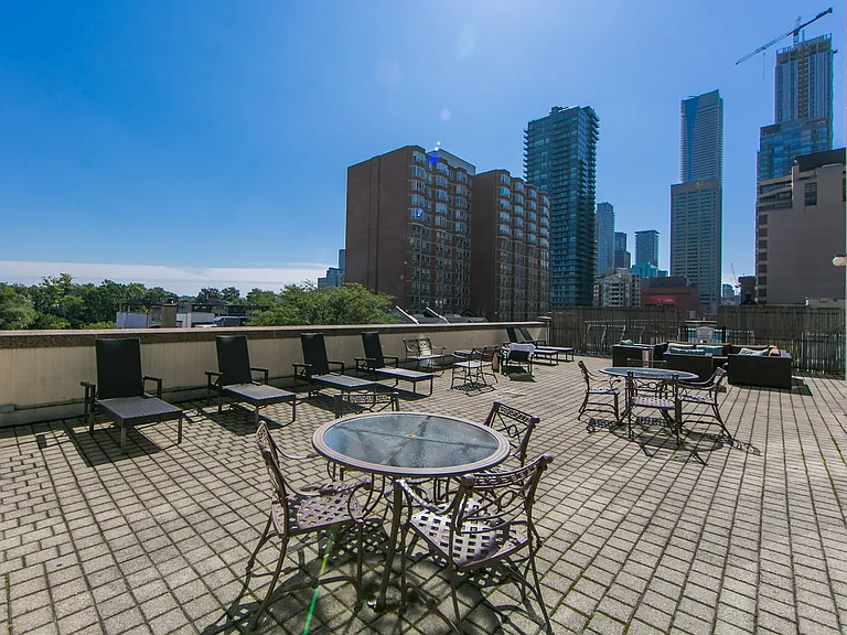 942 Yonge St #804 — Photo 11