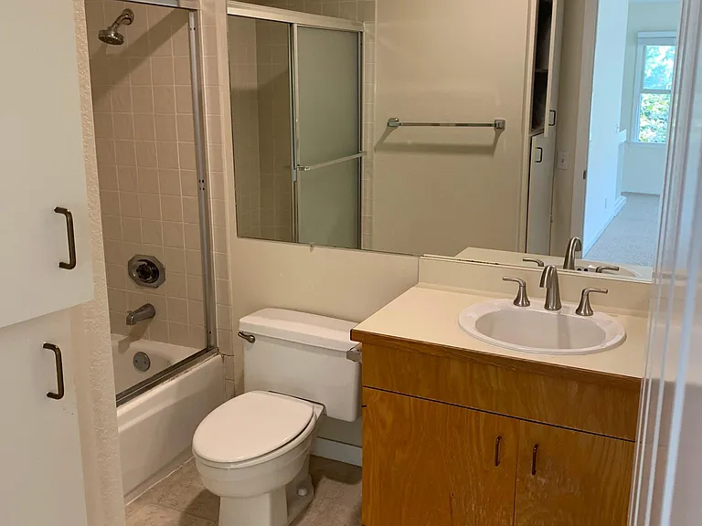 312 Centre Ct — Photo 7