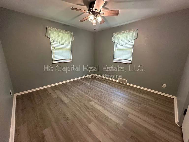 202 S Hilgard St — Photo 7