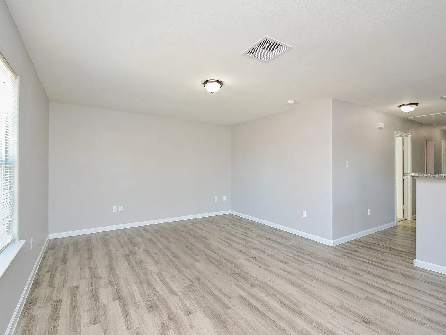 3 bed, 2.0 bath, 1084 sqft, $1,495 — Photo 3