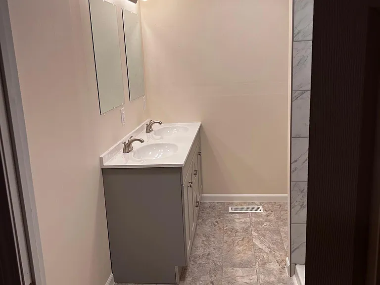 114 Allee St — Photo 12