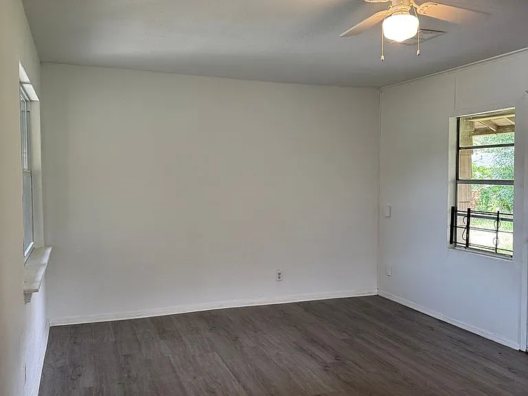 5755 Schevers St — Photo 9