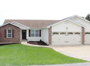 820 Stone Gate Dr, De Soto, MO 63020