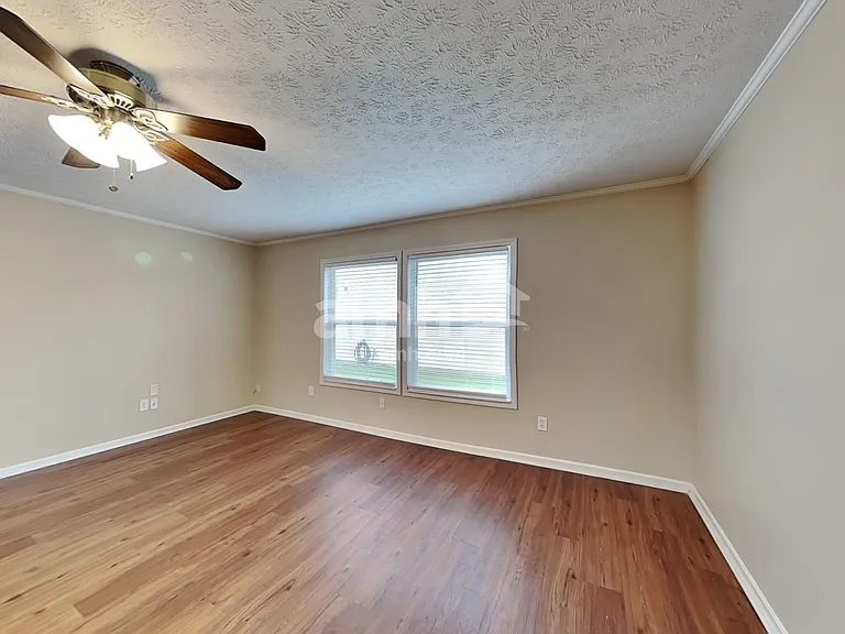 311 Hartford Ct — Photo 5