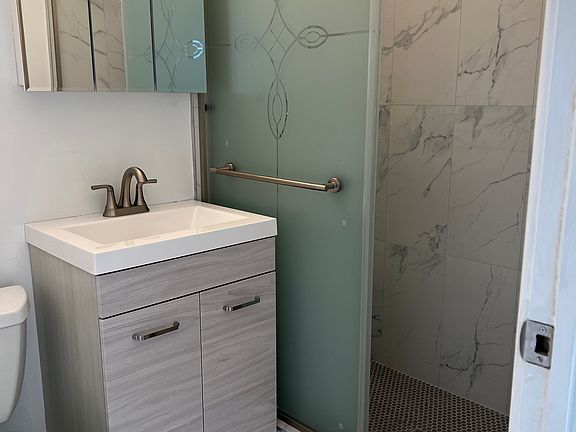 5th image of 2115 N Sedgwick St #1B-1Ba-800Sqft