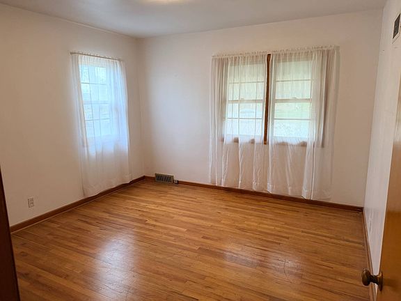 4th image of 416 Hudson Ave