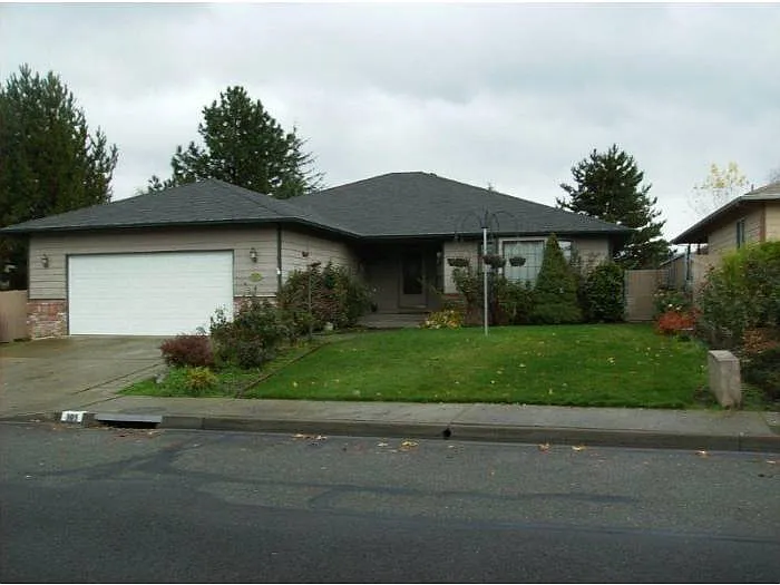 809 Delsie Dr photo 1