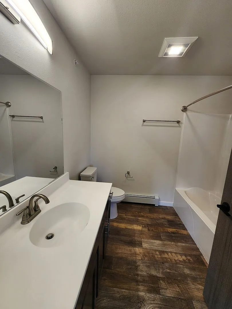 Plaza View Apartments — Photo 4