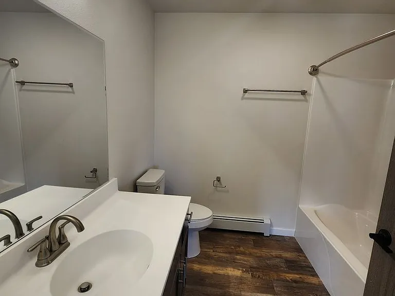 Plaza View Apartments — Photo 9