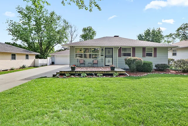 1505 Marigold Ln photo 1