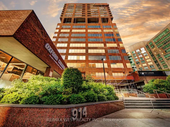 914 Yonge St #1202, Toronto, ON M4W 3C8