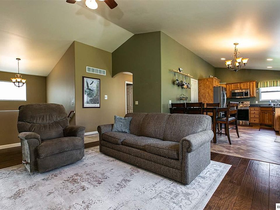 828 Patricia Ann Dr, Dubuque, IA 52003 Zillow