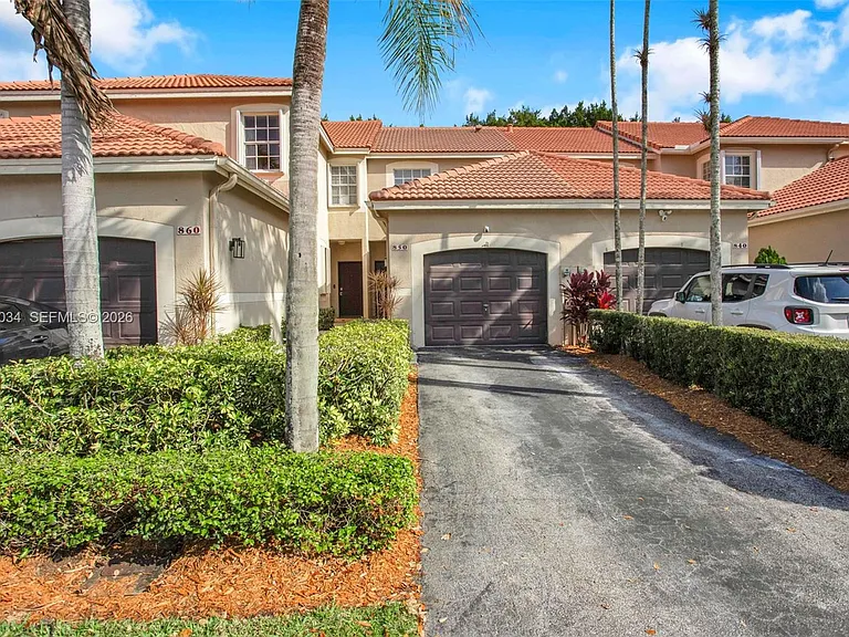 850 Sorrento Dr — Photo 1