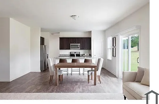 5 bed, 2095 sqft, $3,299 — Photo 3
