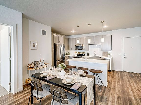 5th image of 4811 S Niagara St #4789070