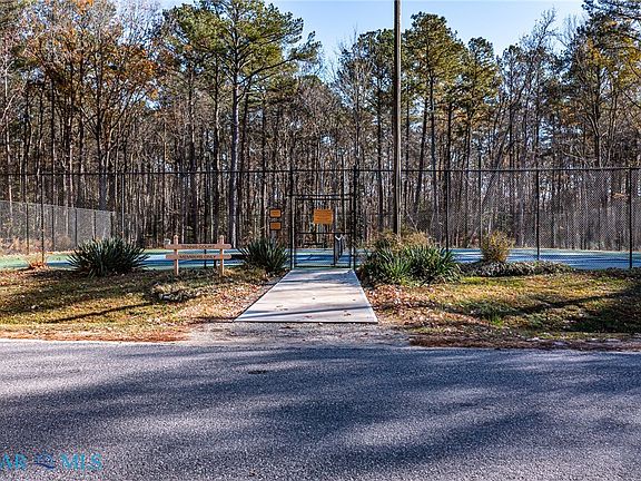 4th image of 100 Lomar Ln