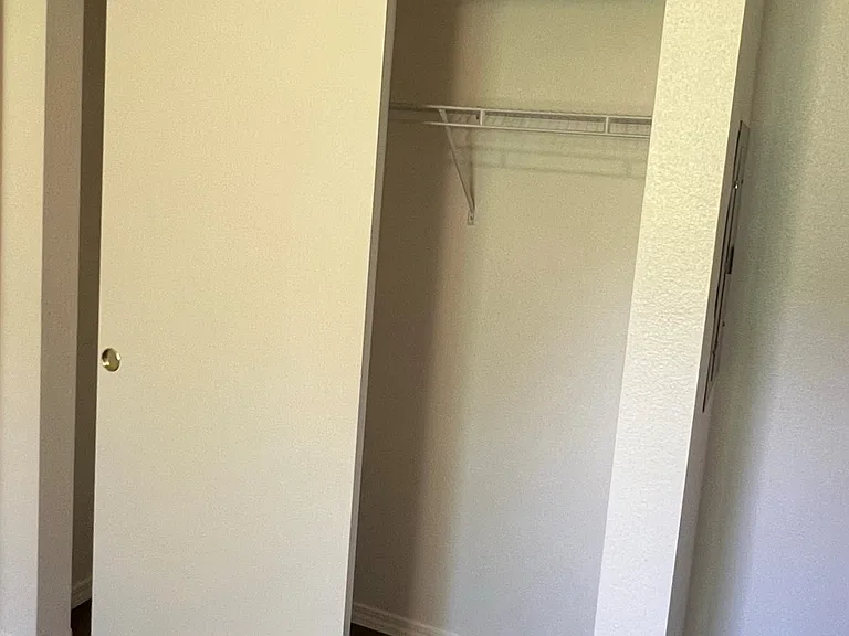 Classic unit 1-Bedroom bed closet