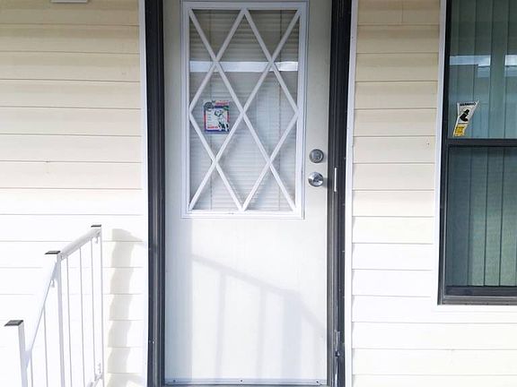 4th image of 3164 Junction Cir