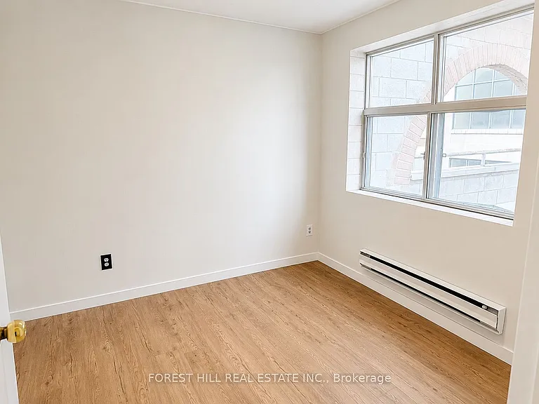 126 Dundas St E #301 — Photo 15
