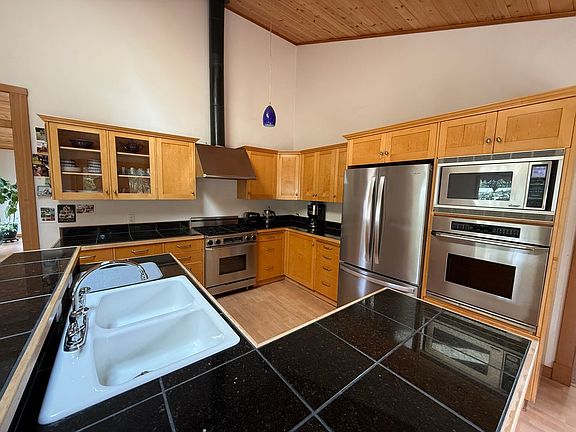 4th image of 21560 Forster Ln