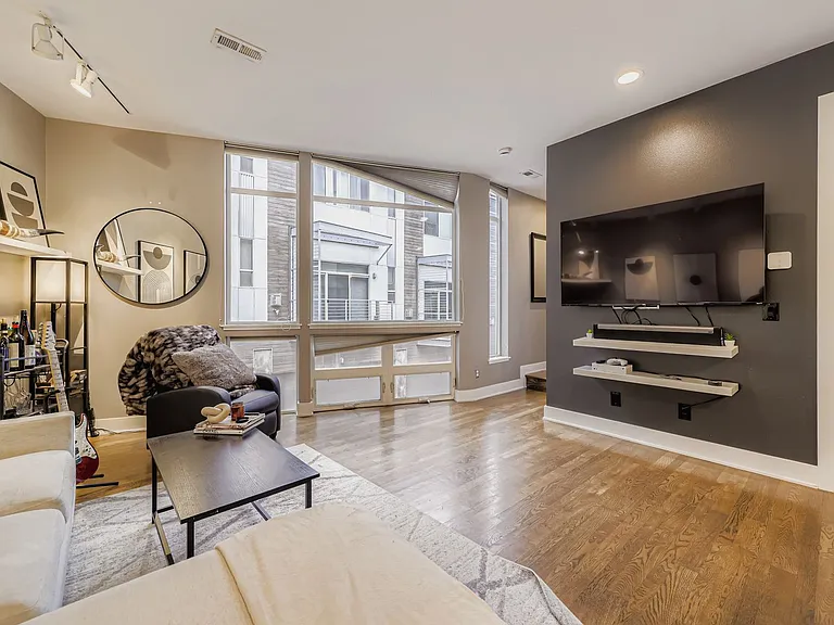 2115 W 32nd Ave #3 — Photo 8
