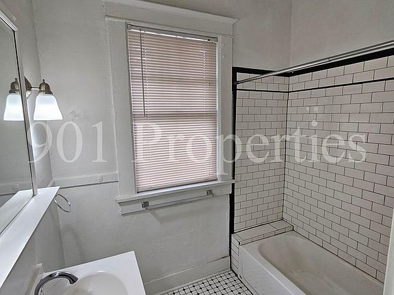 5th image of 212 N Willett St APT 3