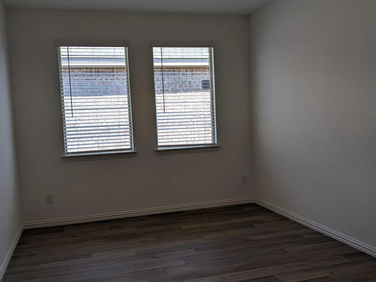 4 bed, 1996 sqft, $2,400 — Photo 4