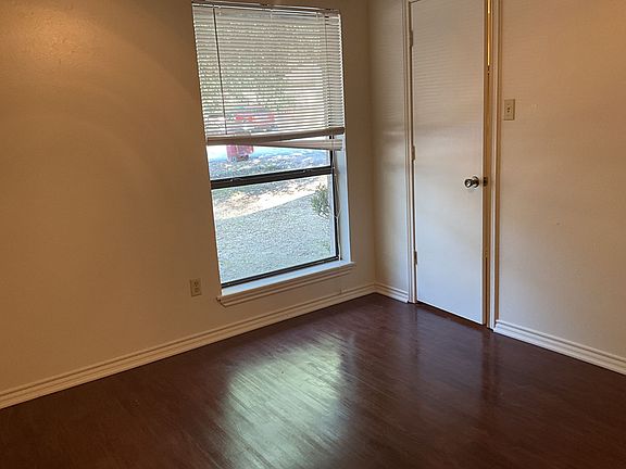 5th image of 109 Willow Creek Ct #B