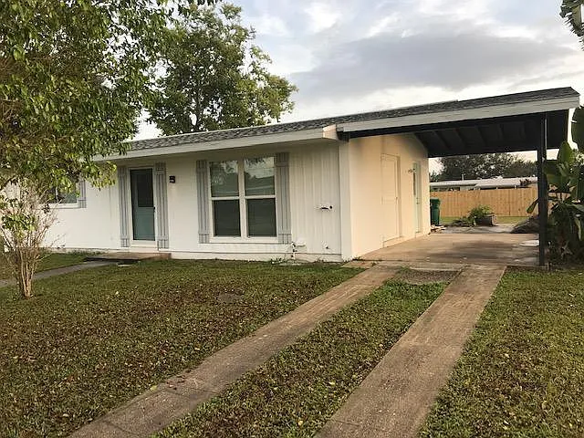 2 bed, 890 sqft, $1,350 — Photo 1