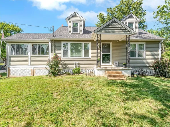 301 Laverne Dr, Fenton, MO 63026