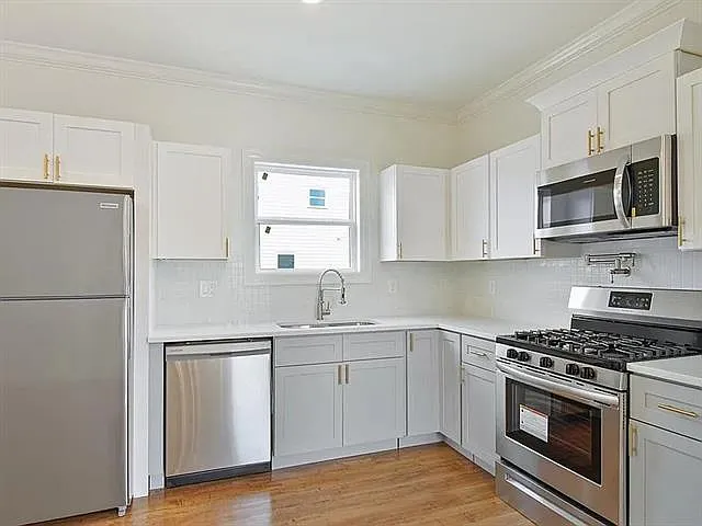 2 bed, 1.0 bath, 813 sqft, $1,350 — Photo 4