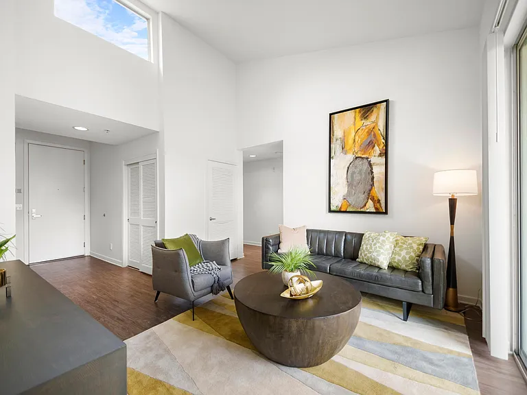 Living at Santa Monica — Photo 51