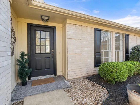 3932 Frontier Dr, Sugar Land, TX 77479