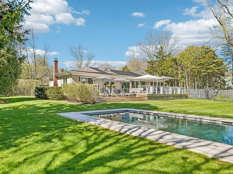 264 Edge Of Woods Rd — Photo 25