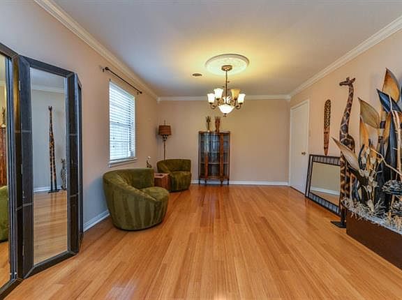 5th image of 2027 Woodhaven Dr