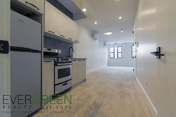 Rented by Evergreen Apartments BK | media 23