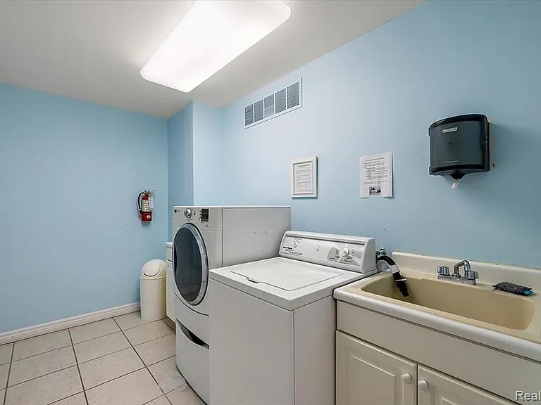 444 Chester St #420 — Photo 24