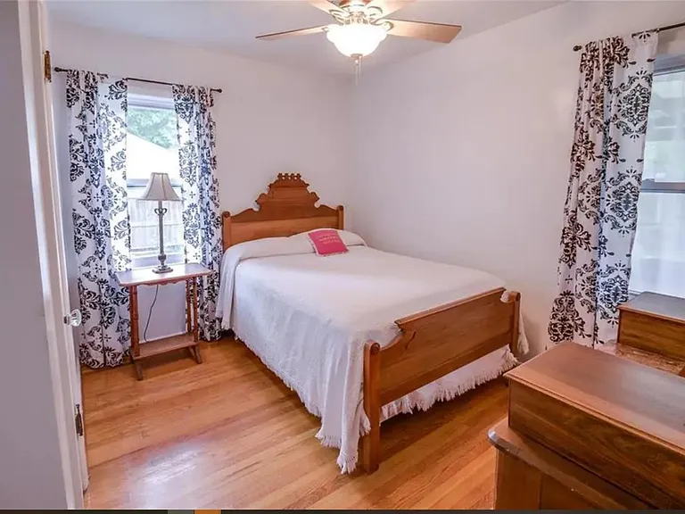 7050 Caroline Ave — Photo 33