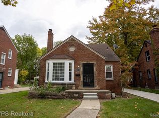 18940 Berden St, Grosse Pointe, MI 48236