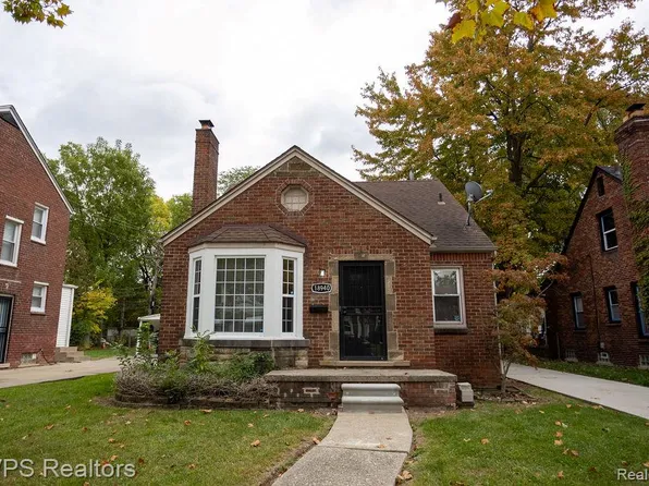 18940 Berden St, Grosse Pointe, MI 48236