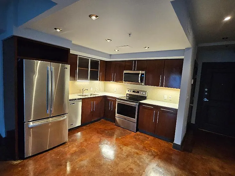 329 E Colorado Blvd #604 — Photo 3