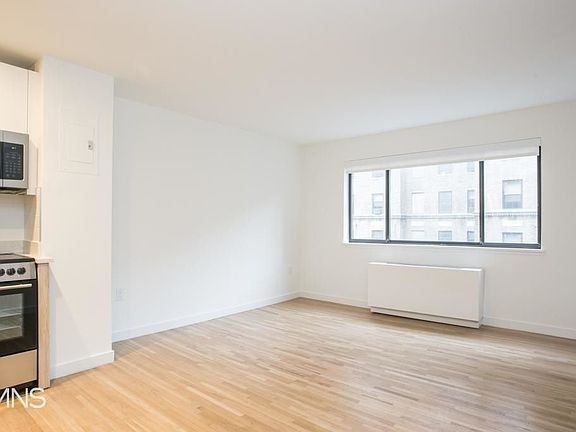 2nd image of 309 W 30th St APT 2C