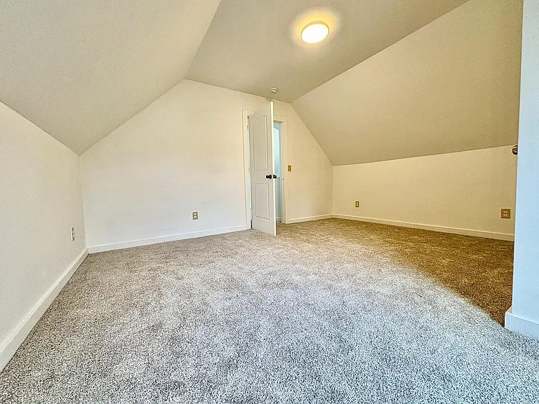 2117 Bertrand St — Photo 18