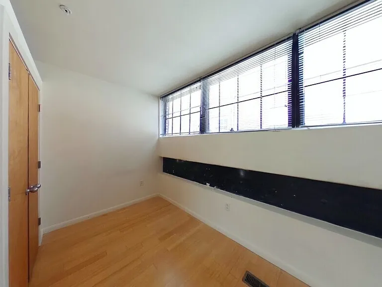 1011 W Marshall St #116 — Photo 6