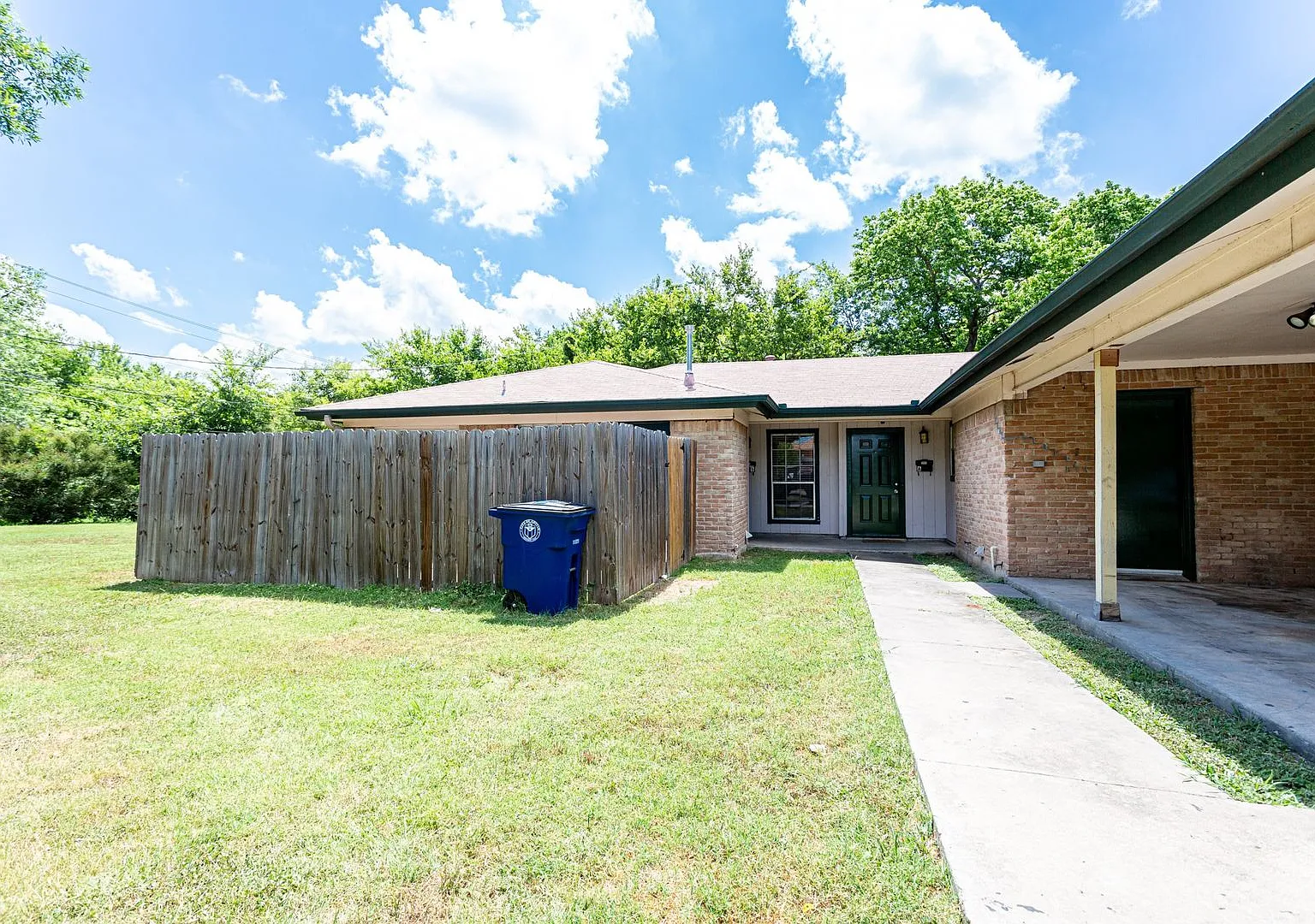 Beautiful 3-Bedroom Duplex Minutes from Mueller, Downtown Austin & Major Employers! — Photo 1